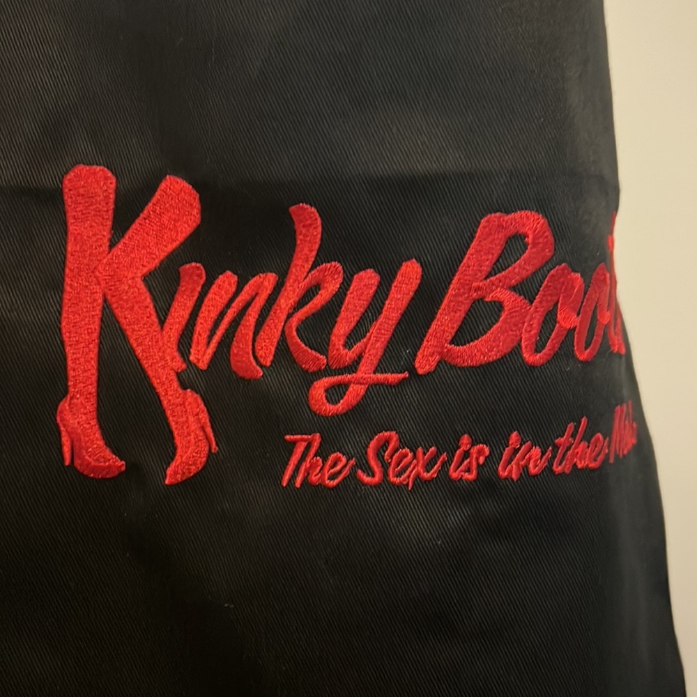 Kinky Boots apron black and red